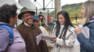 Abogada de la Secretaría Jurídica Distrital en la Feria a Tu Servicio en la Localidad de Usme